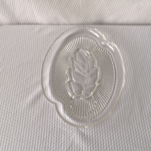 Vintage Federal Glass Crystal Leaf Design 10" Snack/Luncheon Plates. - Picture 3 of 6